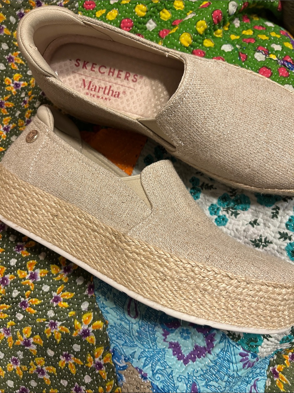 Skechers Martha Slip-On Espadrille in Neutral Beige Canvas upper. Sz 8 - Picture 4 of 10